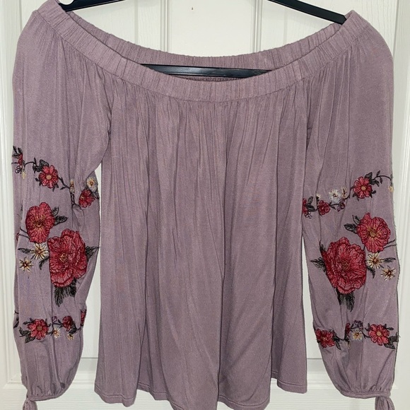 Woman’s top - Picture 1 of 2
